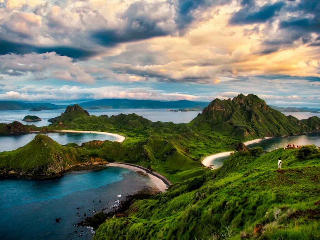 Best Time for a Labuan Bajo Phinisi Trip: Season & Sea Conditions