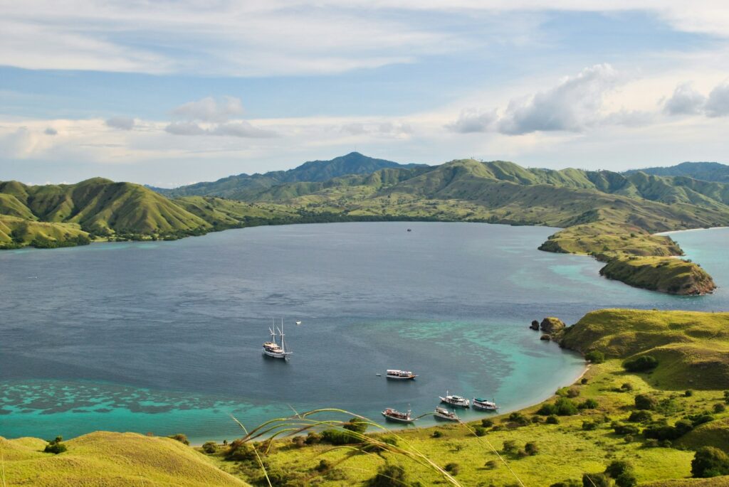 How to Book a Labuan Bajo Phinisi from Overseas: Charter Process