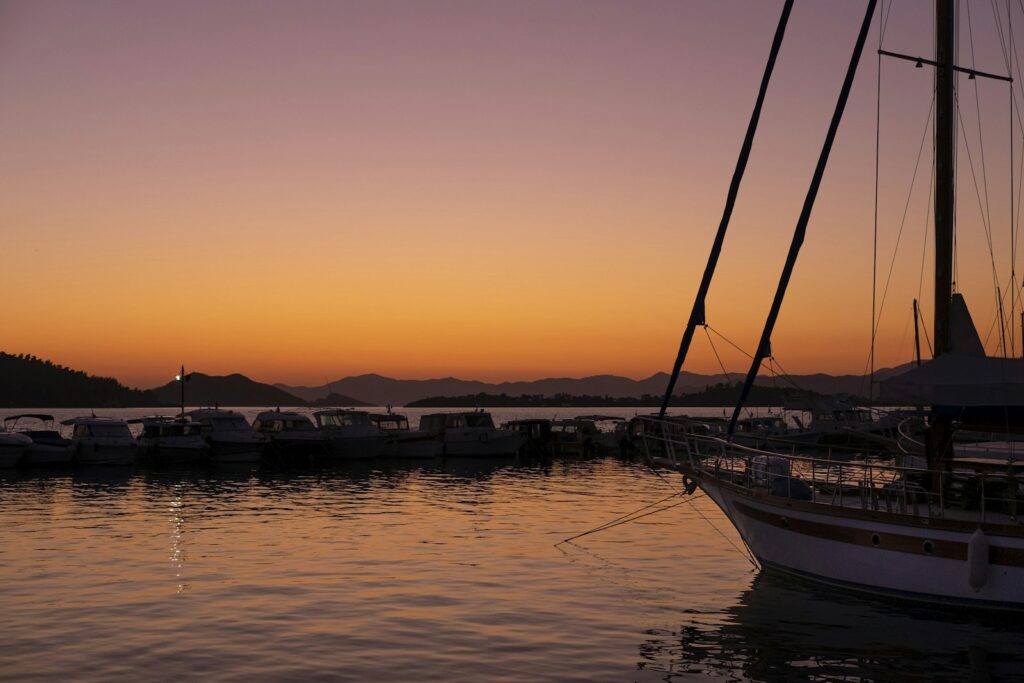 How Many Days Do You Need on a Phinisi from Labuan Bajo?