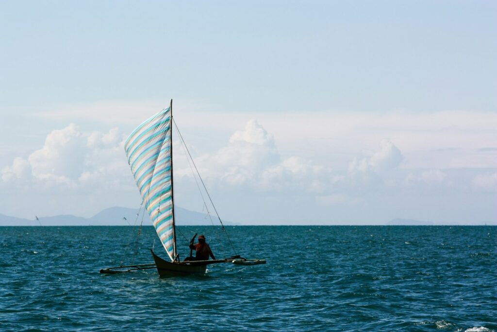 Phinisi vs Speedboat vs Motor Yacht for Komodo: Which Vessel Wins